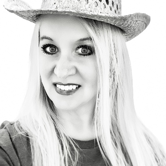 Meet your Posher, Teresa Annelise. - Picture 15 of 15